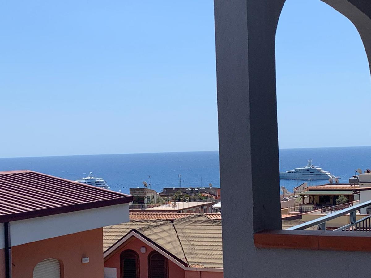 Residence La Fenice Ff Giardini Naxos Exteriér fotografie