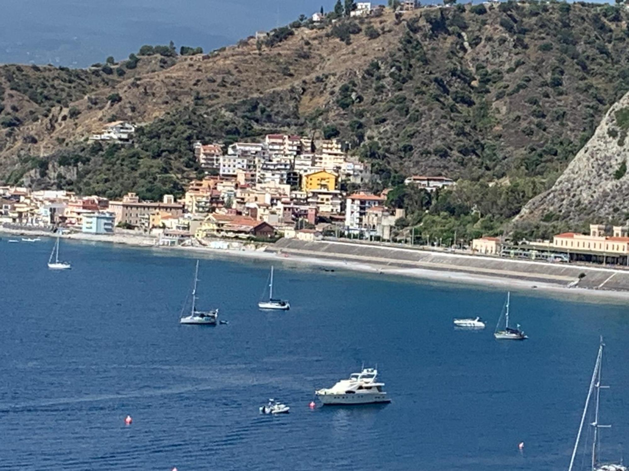 Residence La Fenice Ff Giardini Naxos Exteriér fotografie